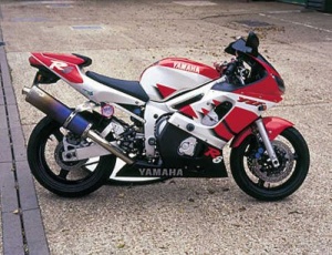 Yamaha YZF-R6 (1999-2002) R&G Classic Style Crash Protectors - CP0048BL/WH