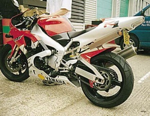 Yamaha YZF-R1 (1998-1999) R&G Classic Style Crash Protectors - CP0042BL/WH