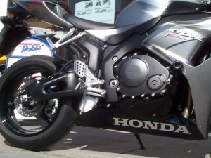 Honda CBR1000RR Fireblade (2004-2007) R&G Classic Style Crash Protectors - CP0125BL/WH