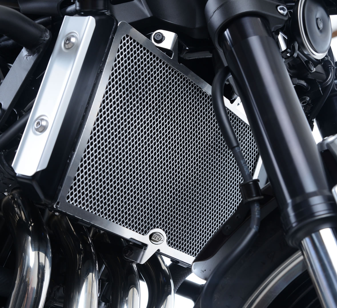 PRO Radiator Guard for Kawasaki Z900 25-- Z900RS 25- & Z900RS Cafe 25- Black R&G (RAD0371PROBK)